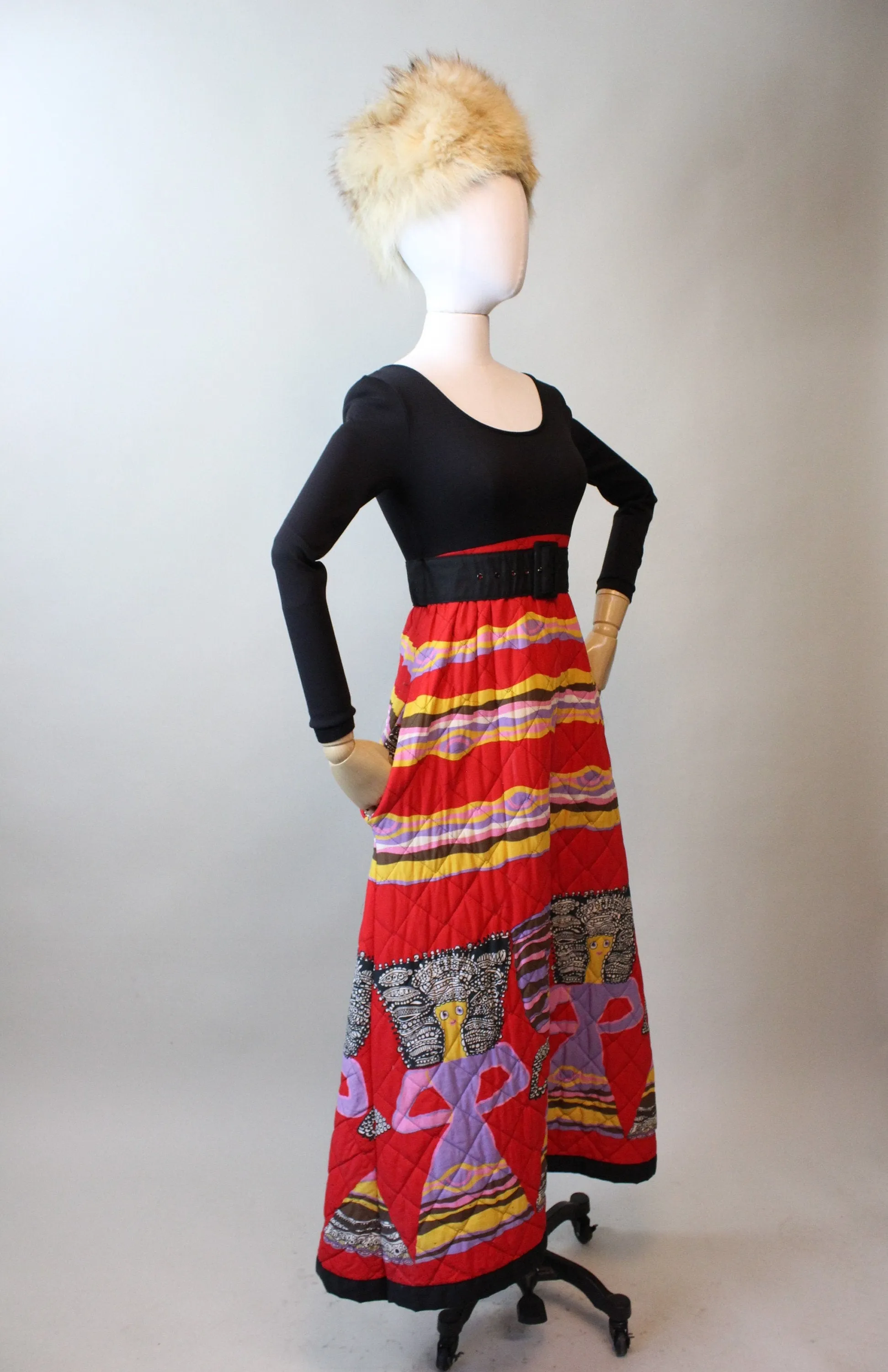 1970s QUILTED WOMEN novelty print maxi dress xs | new fall