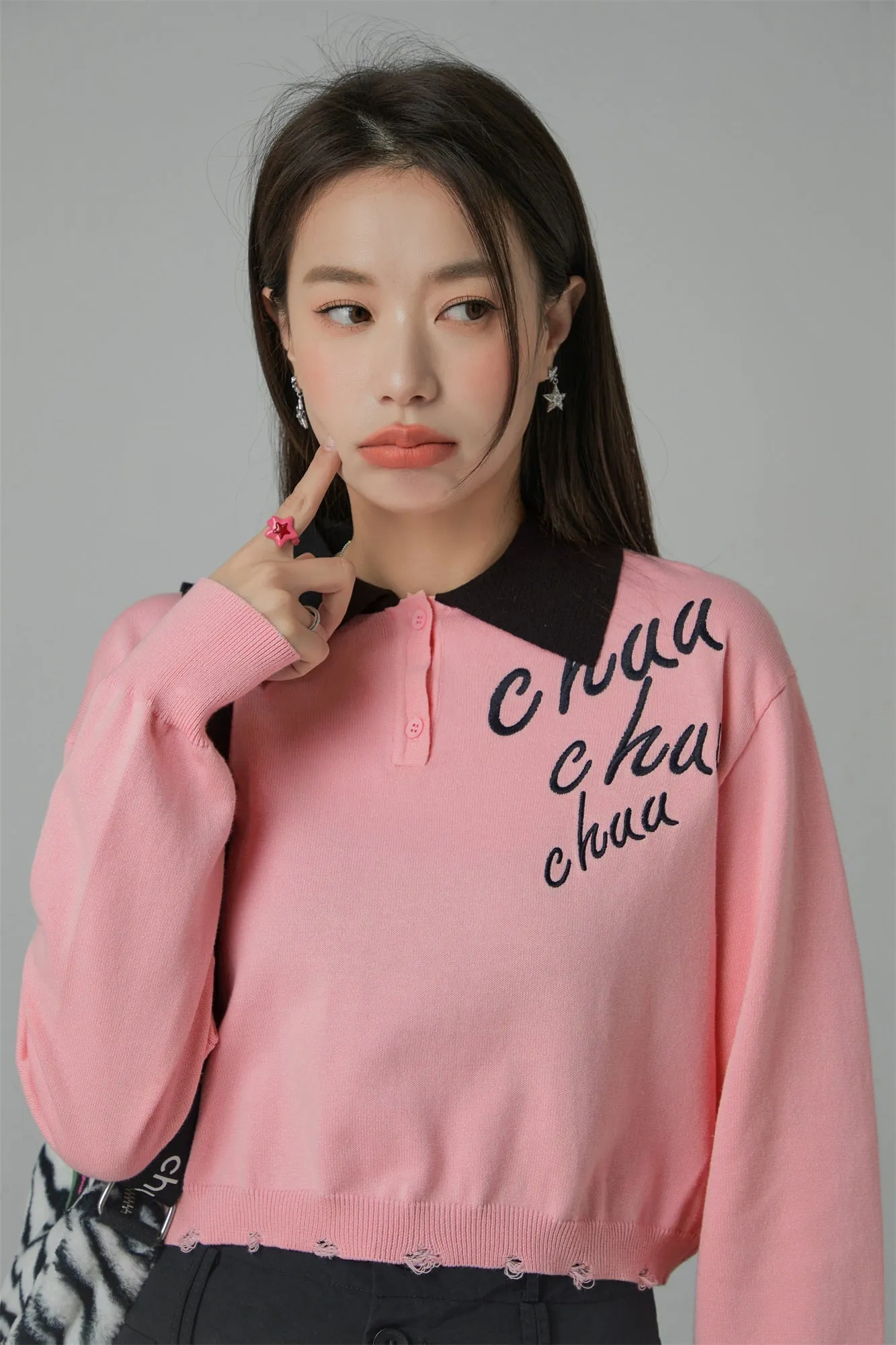 Chuu Lettering Color Cropped Knit Sweater