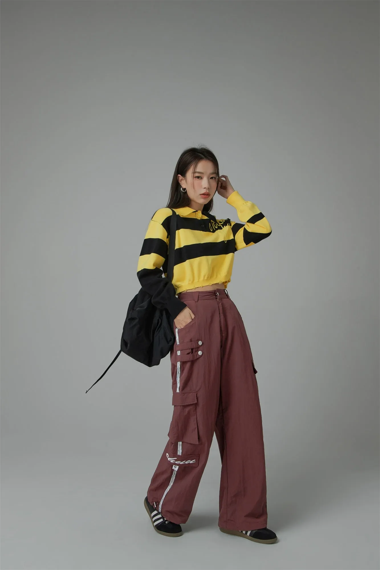 Chuu Lettering Color Cropped Knit Sweater