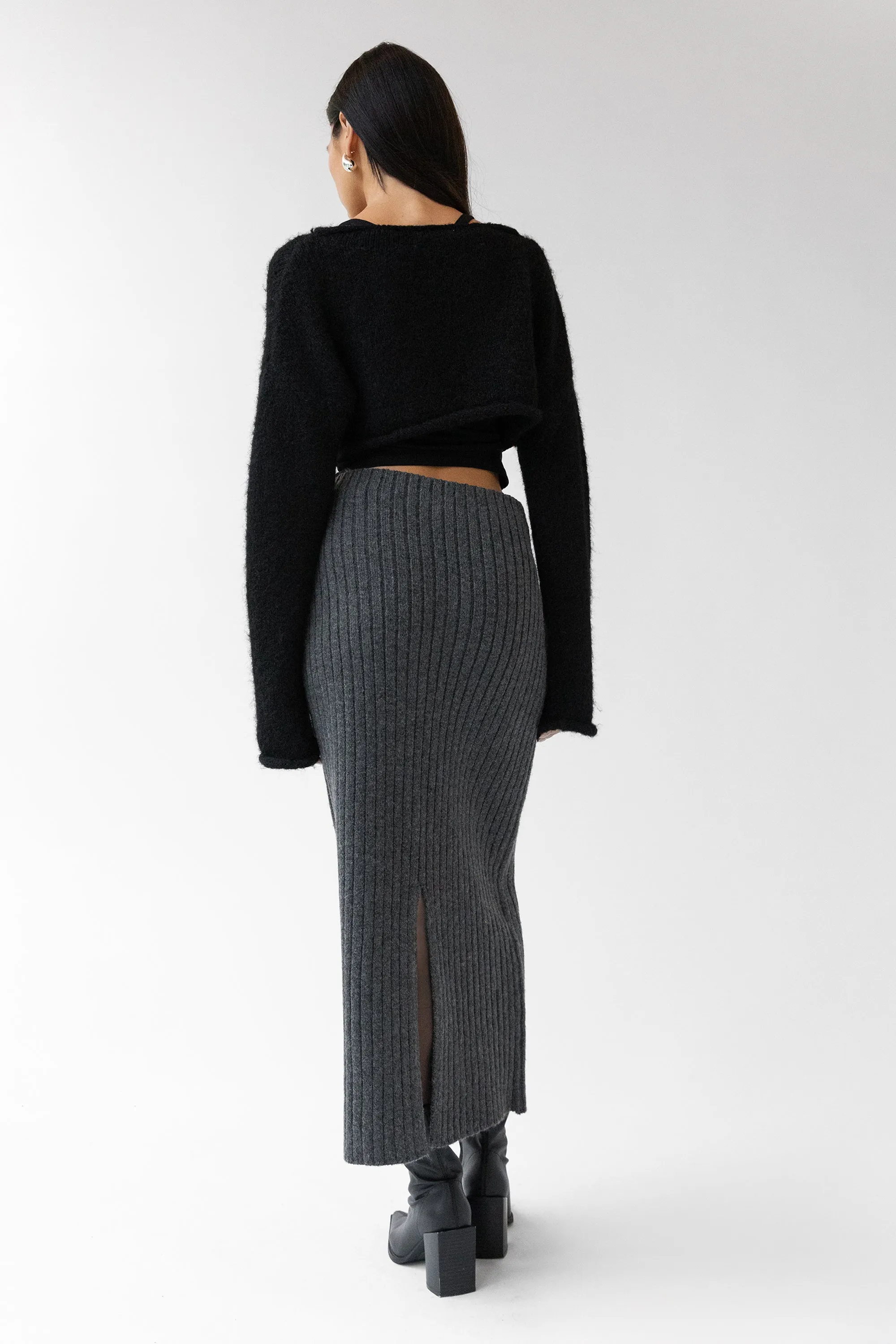 HIGH-RISE RIBBED KNIT MIDI SKIRT