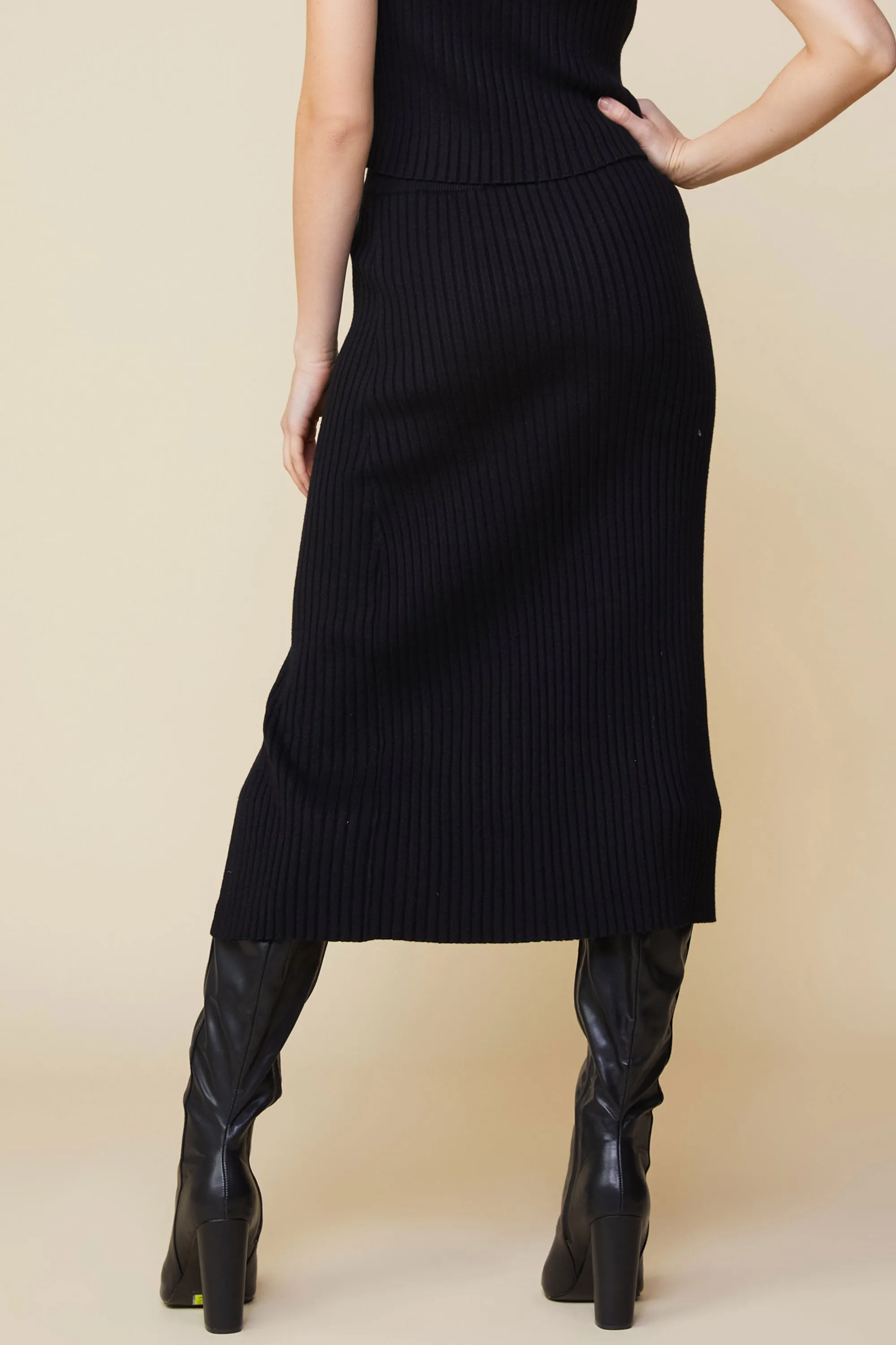 Ribbed Black Skirt