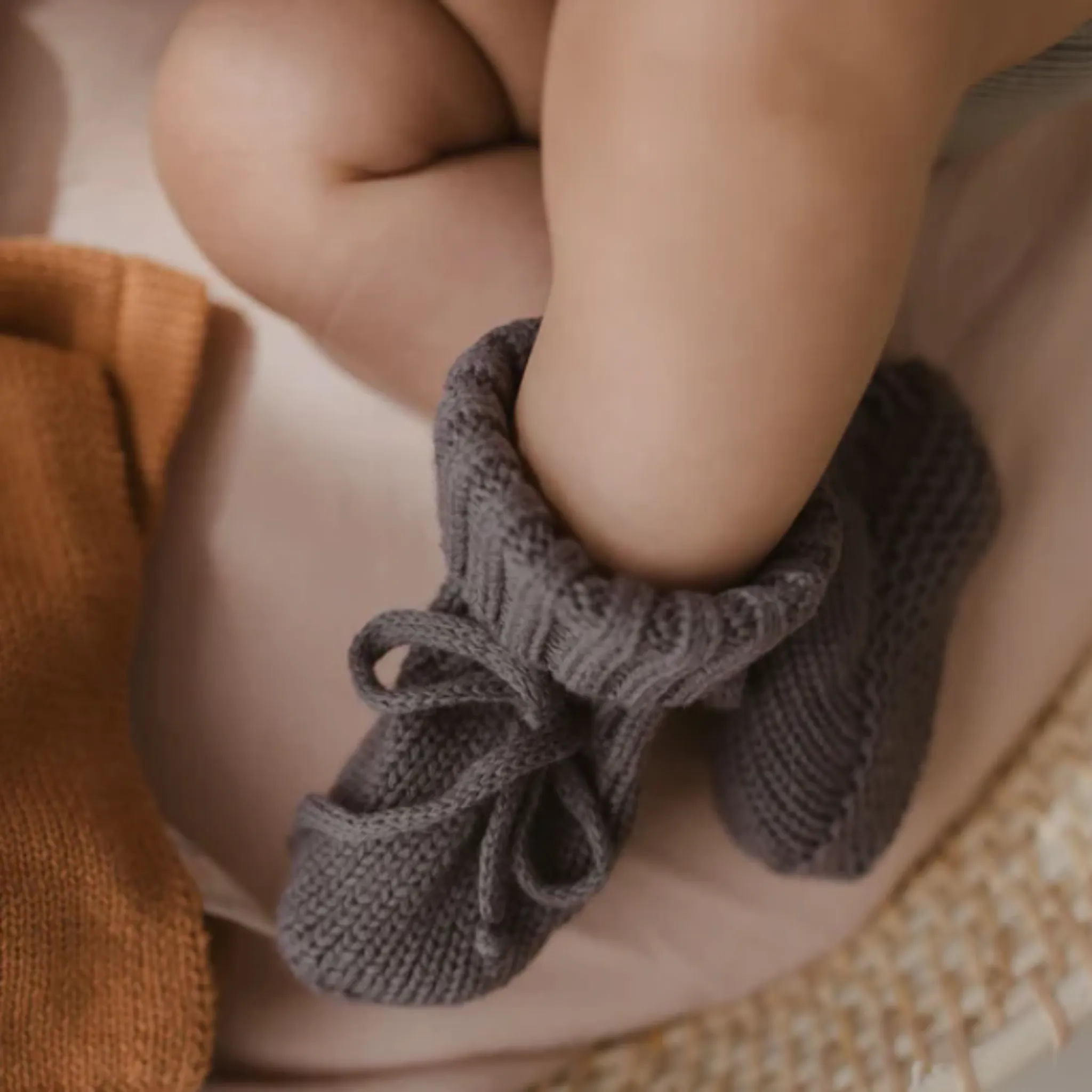 Susukoshi - Knit Baby Booties - Lava Rock