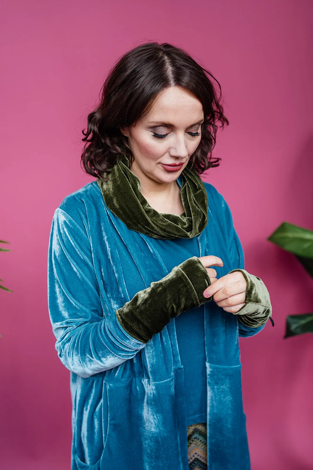 Velvet Cowl and Wrist Warmers Set in Dark Olive